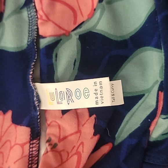 Tall and Curvy LuLaRoe blue, pink Floral Pattern Leggings. - Picture 4 of 4